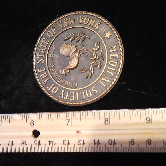 Vintage paperweight bronze. Felted back. Medical society NY - Picture 5 of 5